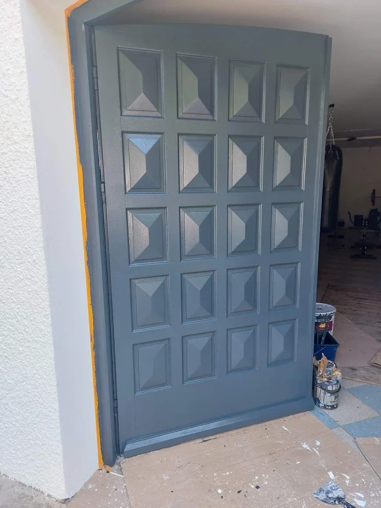 Mise en peinture d’une porte
